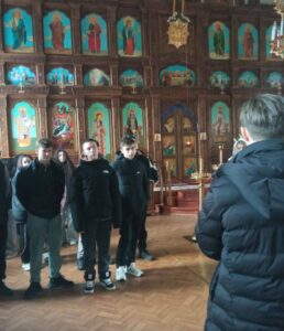 Иерей Димитрий провёл экскурсию для школьников